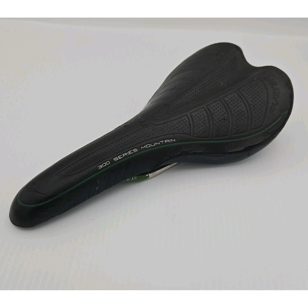 Avenir 300 Series Titanium Rails Carbon Black Saddle 140 mm Width MTN Bike